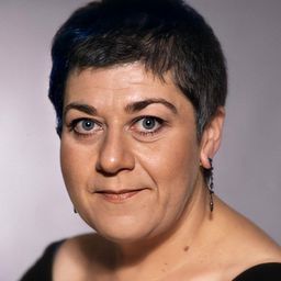 Serra Yılmaz 飾演 Gulfidan