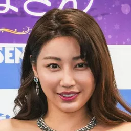 Abe Miho 飾演 Ayumi