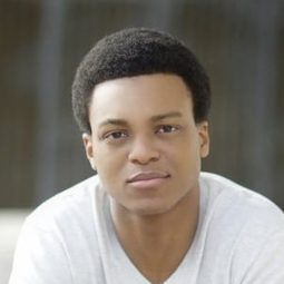 J. Quinton Johnson 飾演 Dale Douglas