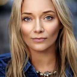 Jennifer Matter 飾演 Candy