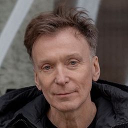 Sergey Taramaev 飾演 Count Yuriy