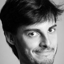 Jorge Guimerá 飾演 Periodista 1