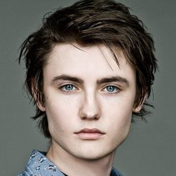Spencer MacPherson 飾演 Zach