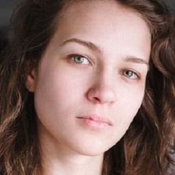 Ekaterina Kukuy - 歷劫高娃演員 飾演Girl in Uniform