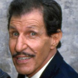 Ciccio Ingrassia 飾演 Ciccio Santuzzo