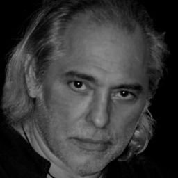 Michel Albertini 飾演 Kamal