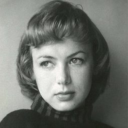 Adriana Roel - 江湖女間諜演員 飾演Janine