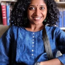 英迪拉·蒂瓦里 飾演 Reporter