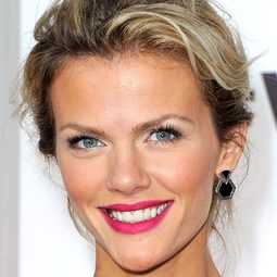 布魯克林·德克爾 - 情歌演員 飾演Lily