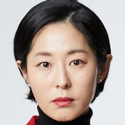 姜末今 飾演 Curator