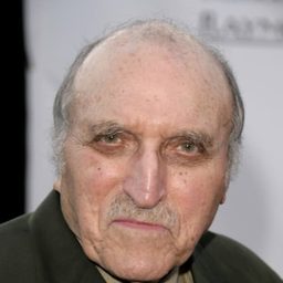 Len Lesser 飾演 Henchman