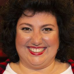 梅爾覃･卡普坦 飾演 Sevil