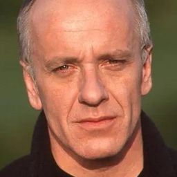 馬克·德瓊治 飾演 Le consul Burger de l'ambassade d'Autriche