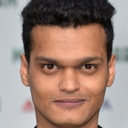 麥活·米泰爾 飾演 Older Salim