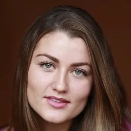 瑞秋·麥修斯 飾演 Mackenzie