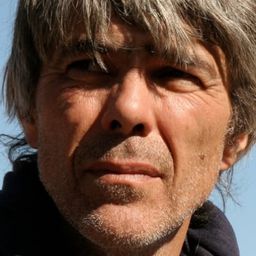 François Duhamel 飾演 French FedEx Loader