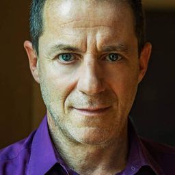 Dimitris Lignadis 飾演 Neo Nazi