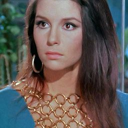 Daniela Giordano - 攻擊狀態演員 飾演Olga D'Antona