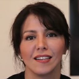 Shabnam Toloui 飾演 Pari