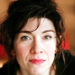 Nathalie Lacroix 飾演 La mère de la mariée