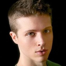 Brock Kelly - 燃情夏日演員 飾演Kyle