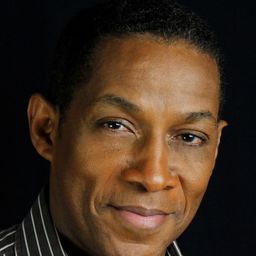 卡麥隆·阿奈特 飾演 Joshua