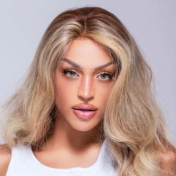 Pabllo Vittar 飾演 Self