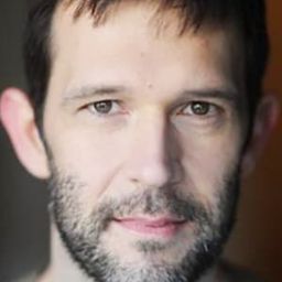 Ax Norman - 紅門演員 飾演Invisible Fence Guy