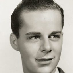 Dick Winslow 飾演 Dick White