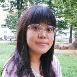 櫻庭彩華 飾演 Yumi (voice)