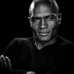 埃米利奧·布阿勒 飾演 Pablo