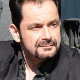 Scott Schiaffo 飾演 Chewlie's Rep