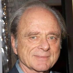 哈里斯·尤林 飾演 Thaddeus Rains