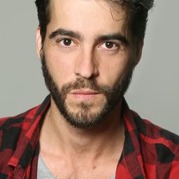 Jesús Caba 飾演 Amigo