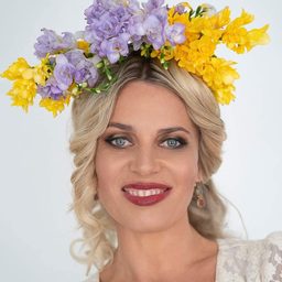 Elin Spidlová 飾演 Dr. Cook