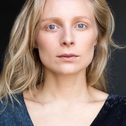 Salome R. Gunnarsdottir 飾演 Lena