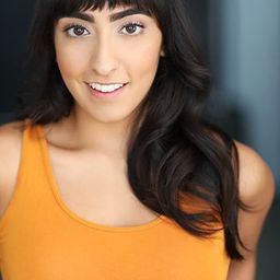 Nasiv Sall - 怪物高中2演員 飾演Abbey Bominable