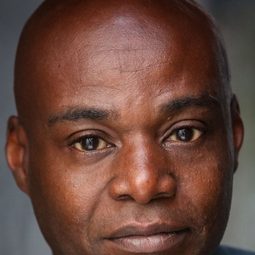 邁蘭帝·伊勒許 - 天敵演員 飾演Robbins