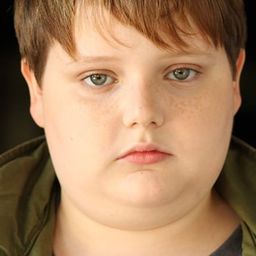 Dylan Gage Moore 飾演 Sam