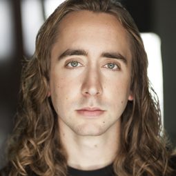 Zachary Gibson - 完全殺手演員 飾演Damon 