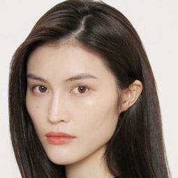 何穗 飾演 Xiaoxiao