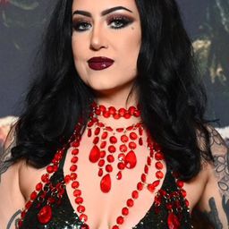 Jenny Miller 飾演 Blair