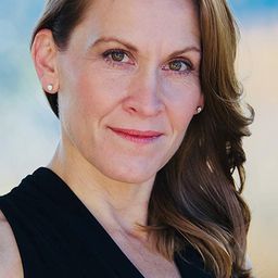 Charla Bocchicchio 飾演 Harried Librarian