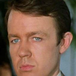 William Gaunt 飾演 Worcester