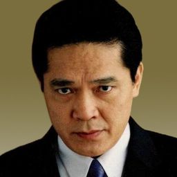 申軍誼 飾演 史更新