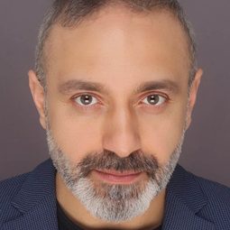 İrfan Kangı - 《雷傑普的精彩人生7》演員 飾演Erdem Çökelek