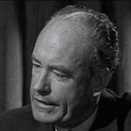 Sam Hayes 飾演 Radio Broadcaster