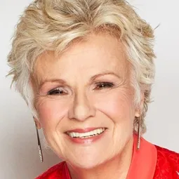 茱莉華特絲 飾演 The Witch (voice)