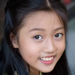 Cát Vi 飾演 Mai (Con Hai Phượng)