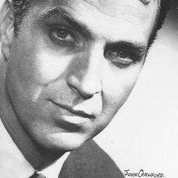 John Crawford 飾演 Hale Crowley